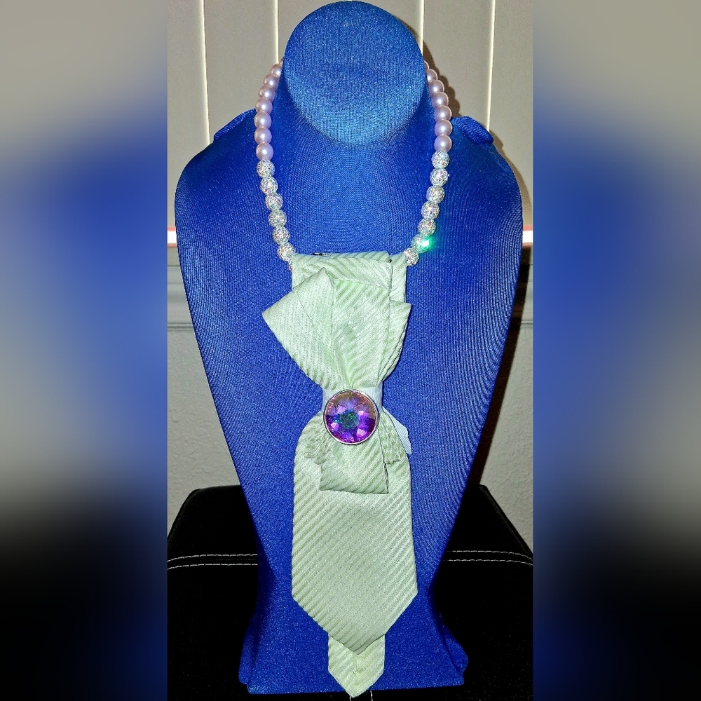 👔 IT'S A SALE!! DEBONAIR TIE NECKLACE 👔
